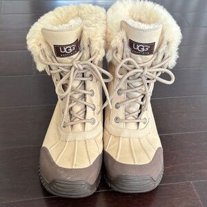 UGG Women's Ankle Boots in Tan and Brown